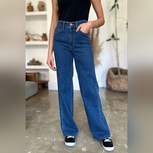 RISEN: MEDIUM DENIM HIGHRISE CROP STRAIGHT JEAN